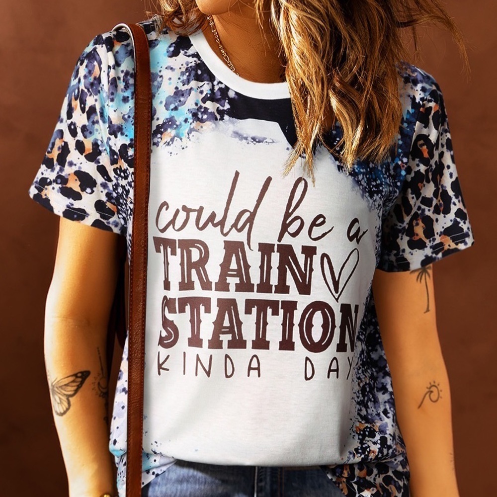 🔥🔥SALE🔥🔥Apricot train station leopard print t-shirt